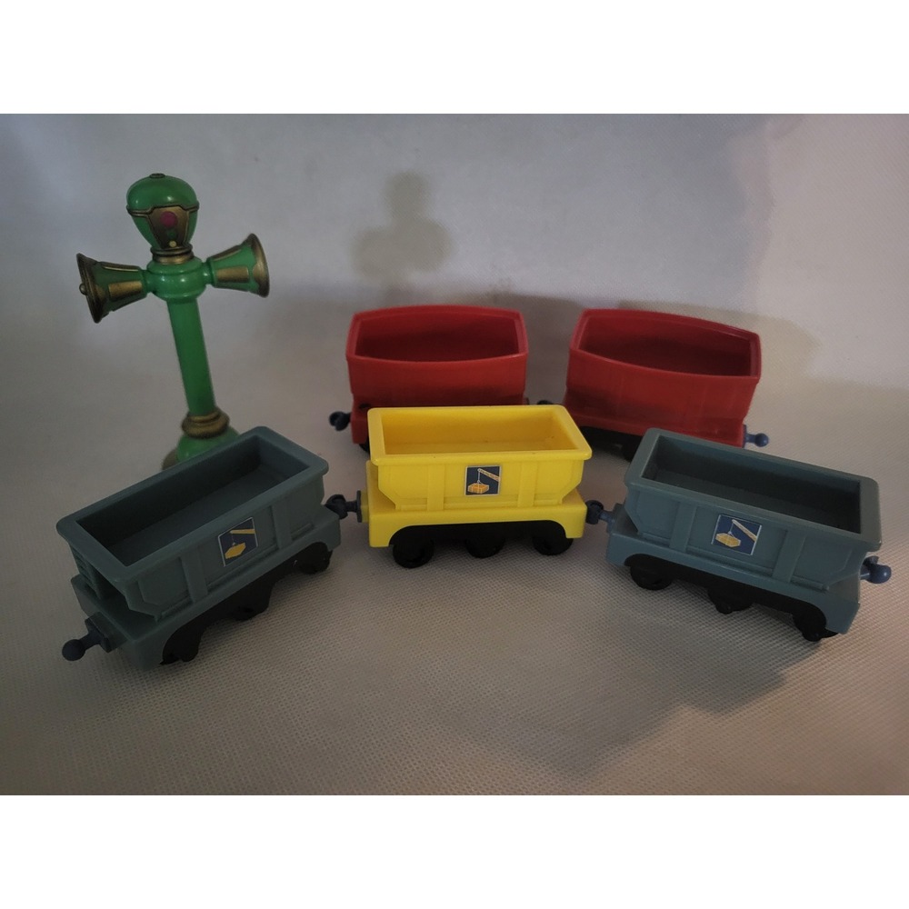Chuggington Learning Curve Cargo Cars and Signal Post Lot of 6 Replacement